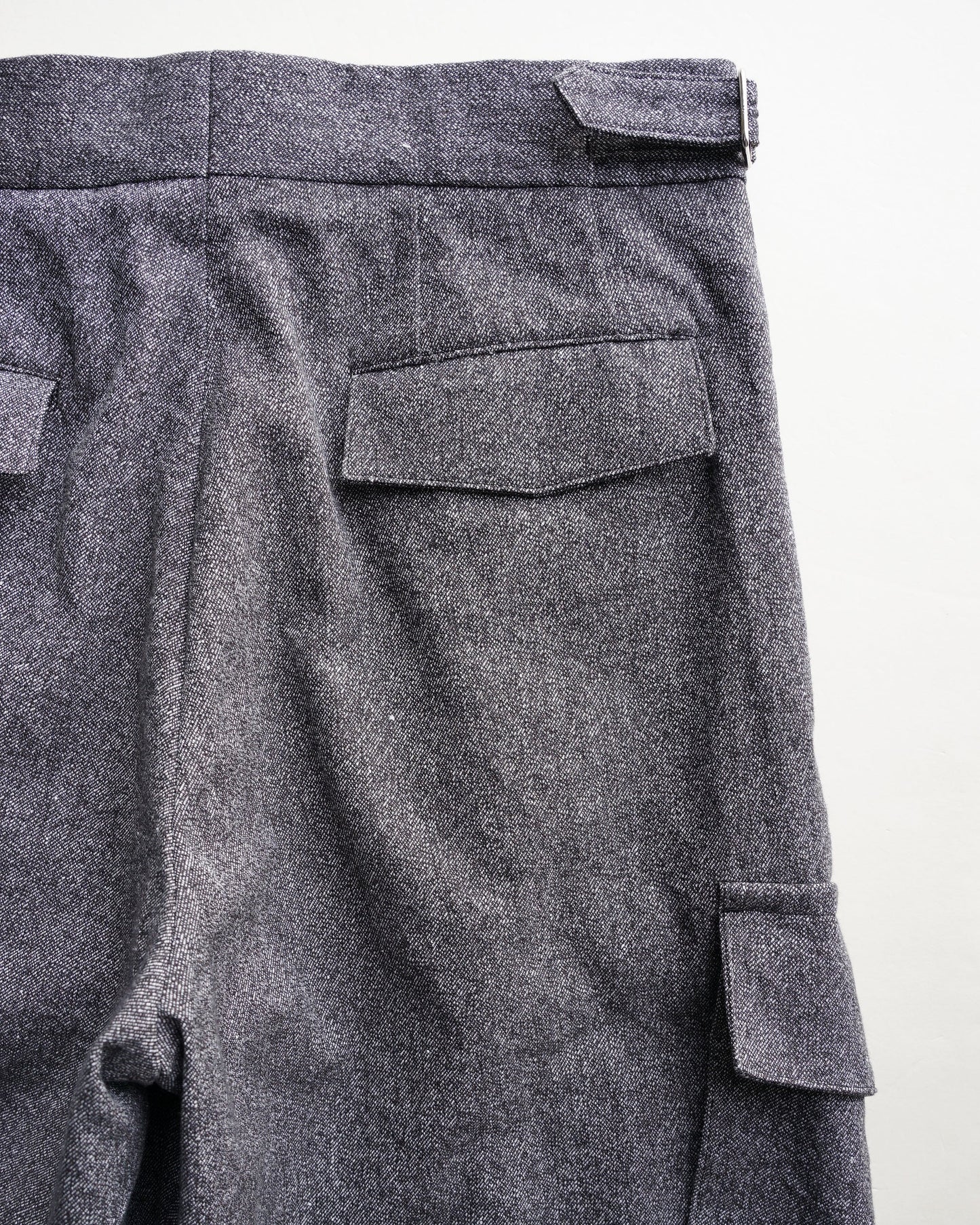 クロスタックカーゴ 背面 ウエスト部分 ブラックネイビー