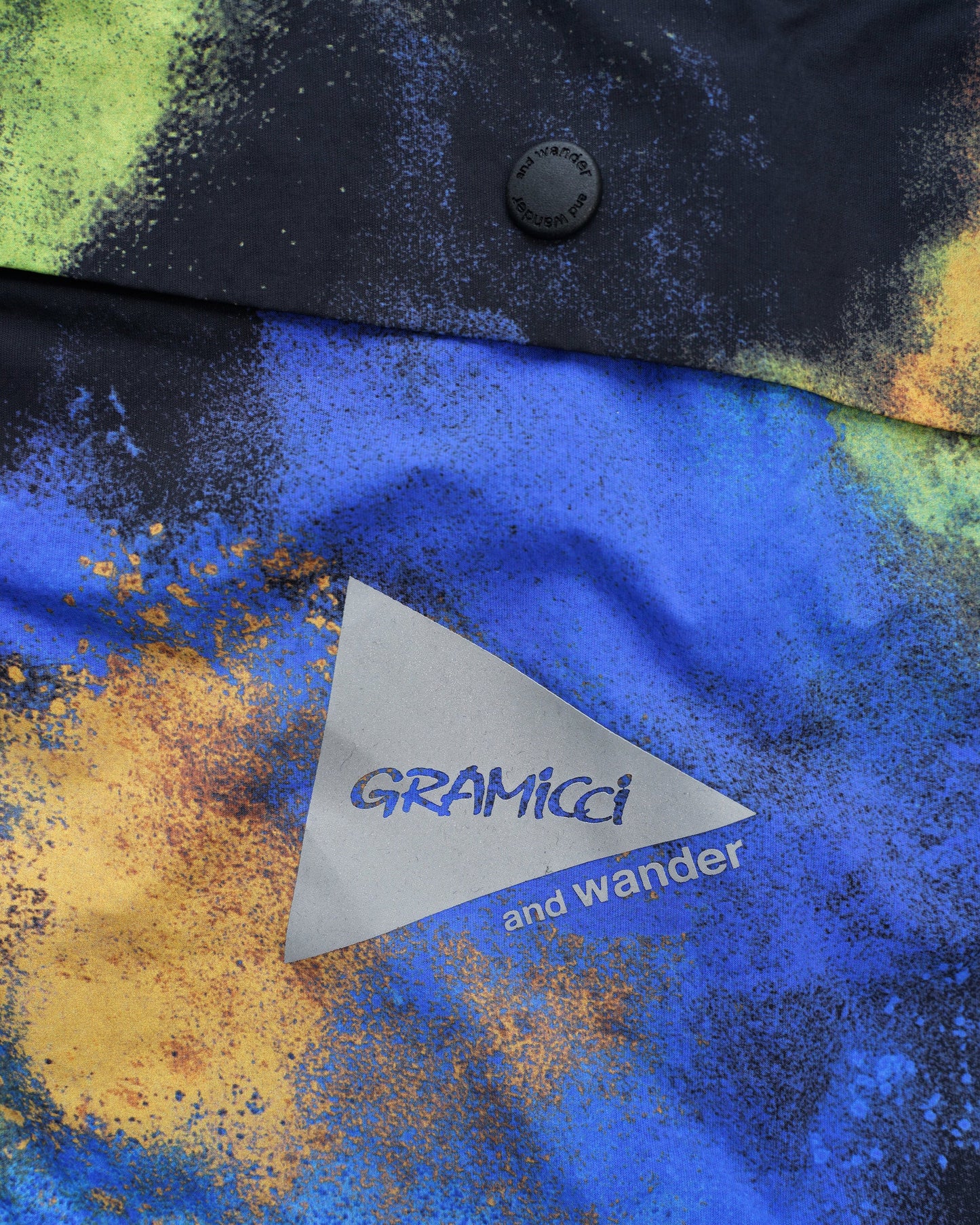 マルチカラー フードジャケット 素材のアップ