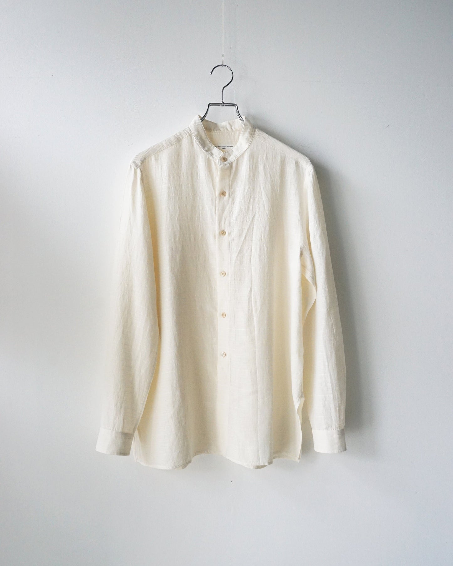 Aquellos Ojos Verdes Band collar square shirt