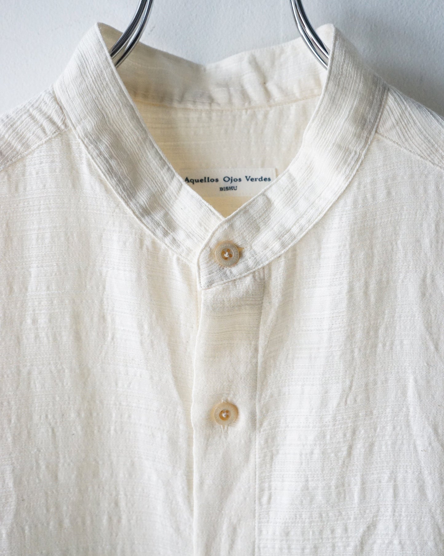 Aquellos Ojos Verdes Band collar square shirt