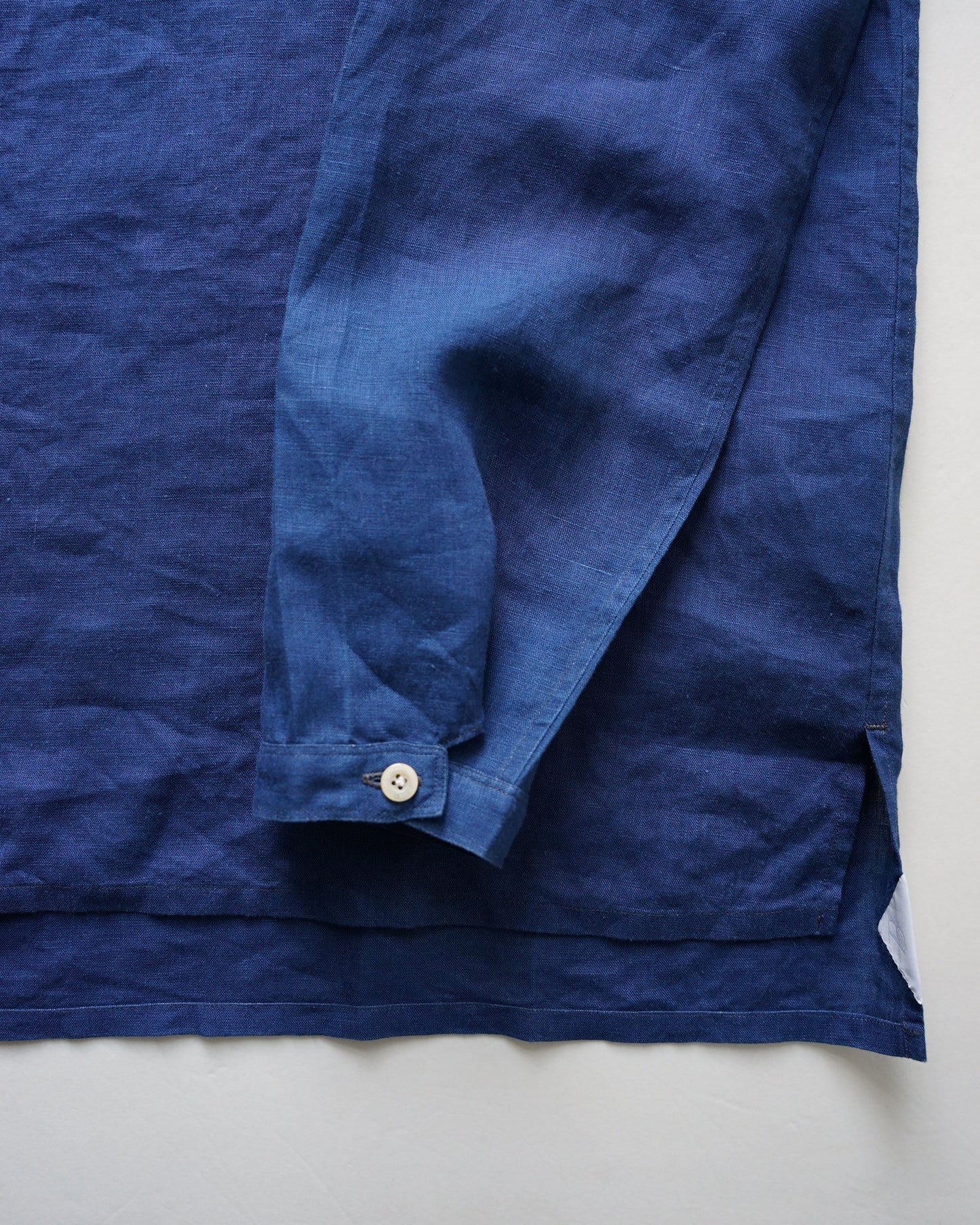 Aquellos Ojos Verdes Key neck shirt -Indigo linen-