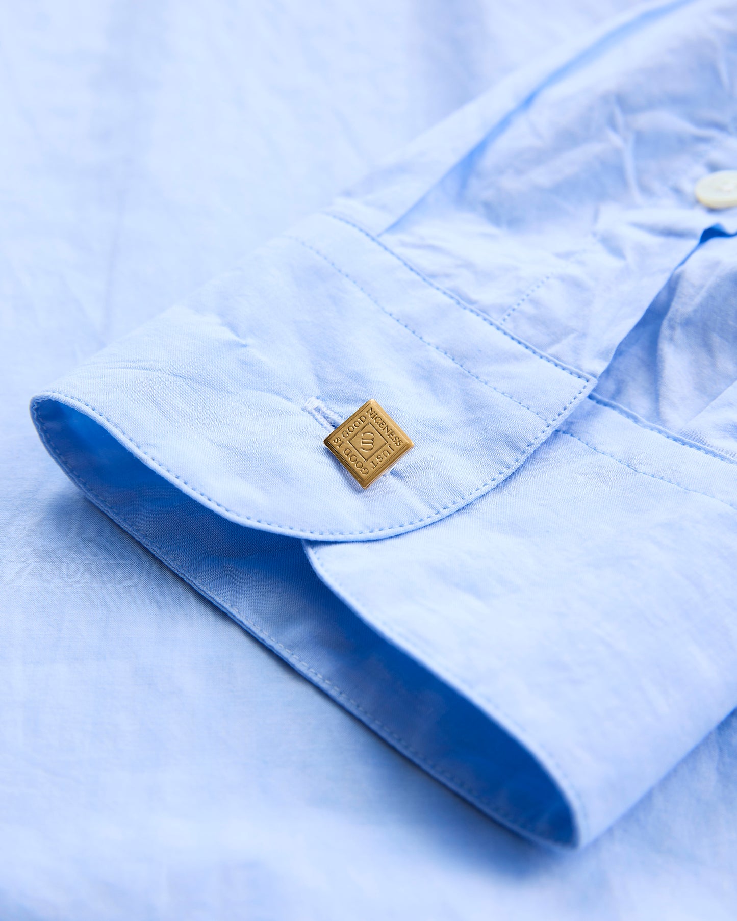 ライトブルー カフス 袖口 ディテール