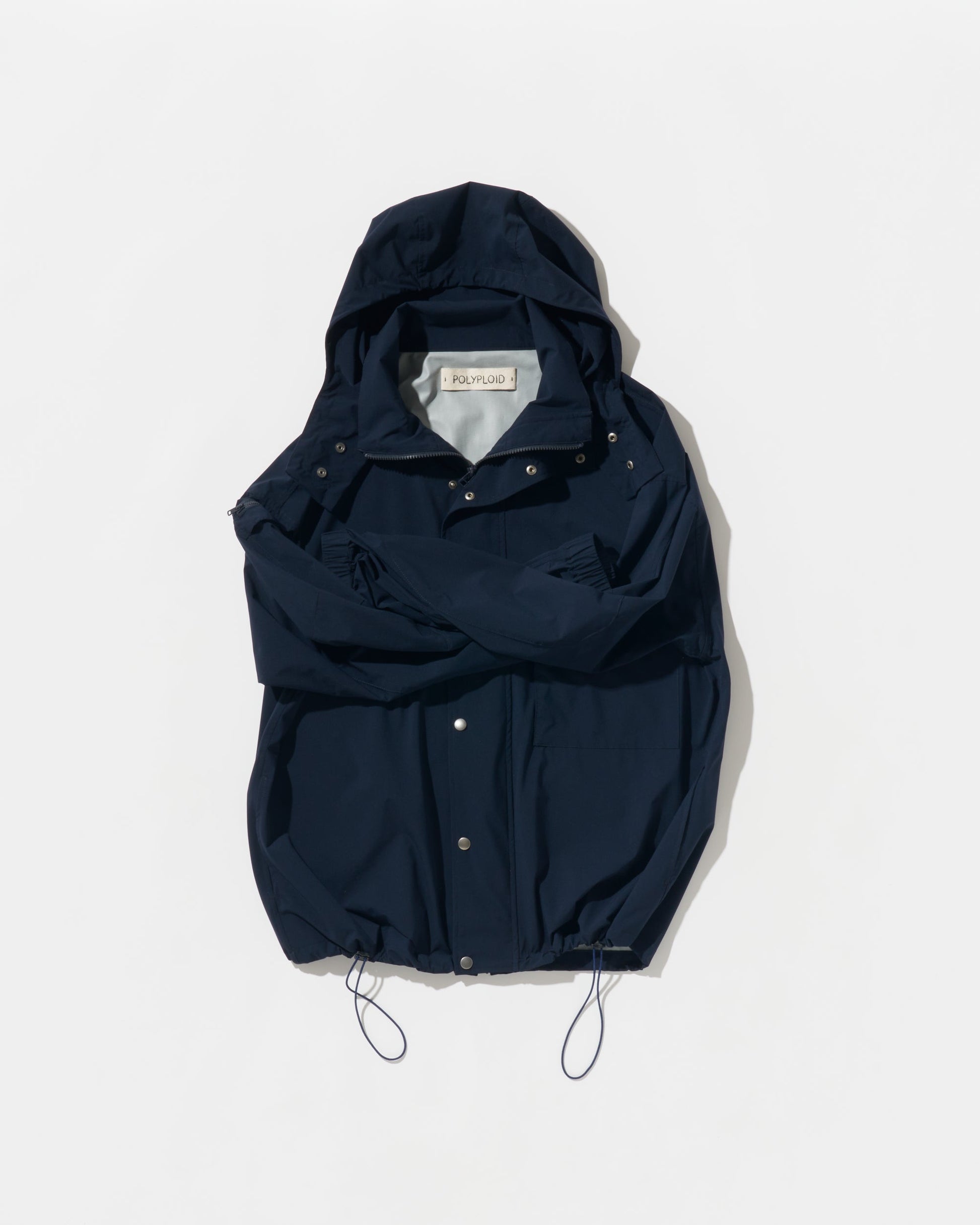 POLYPLOID MOUNTAIN JACKET ポリプロイド　正面　マウンテンブルゾン　腕を曲げた状態