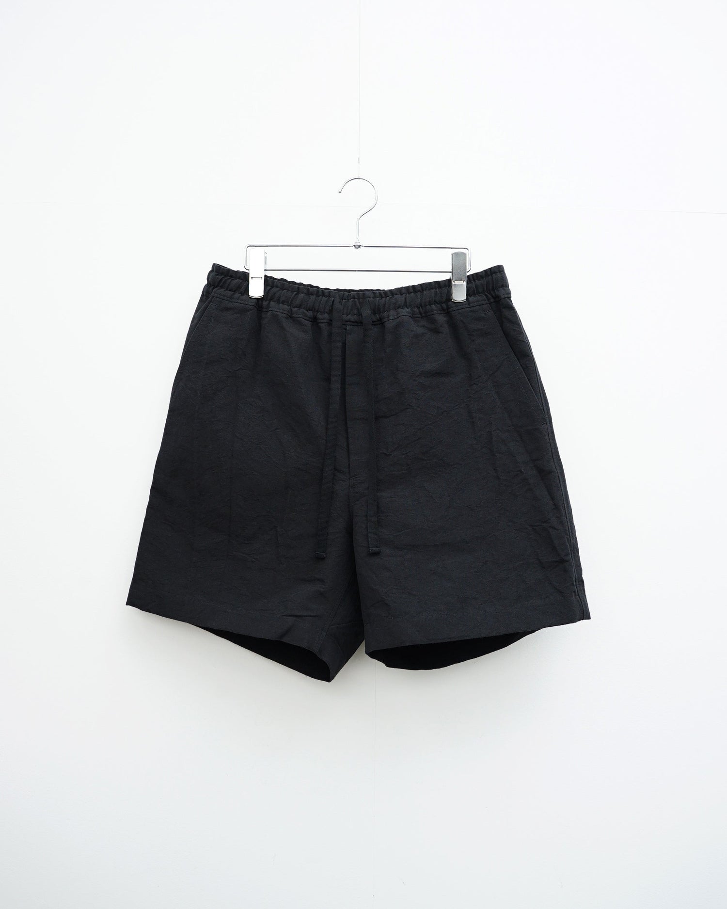 ANSNAMのブラックドライショートパンツ　正面