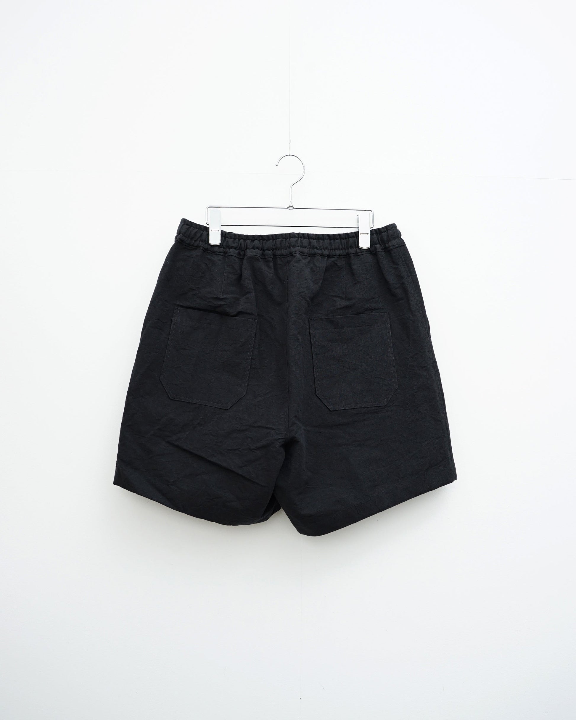 ブラックドライショートパンツの背面