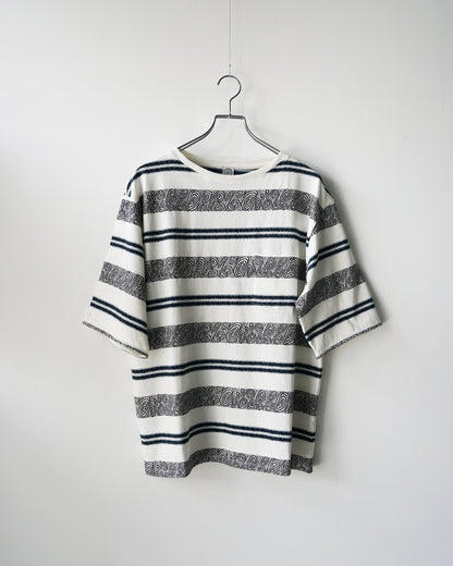 The DUFFER N NEPHEWS　JACQUARD S/S POCKET TEE  CRABBIE
