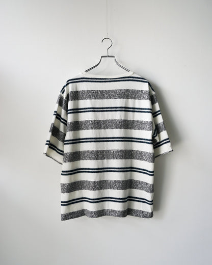 The DUFFER N NEPHEWS　JACQUARD S/S POCKET TEE  CRABBIE
