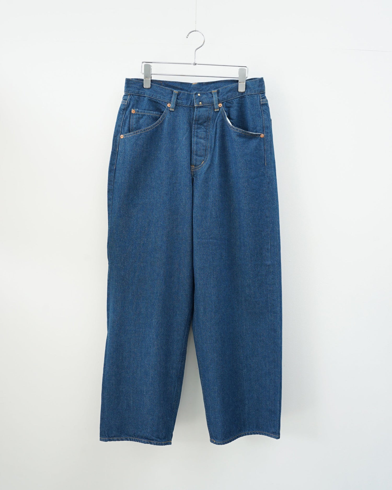 O-ブルーデニムパンツの正面