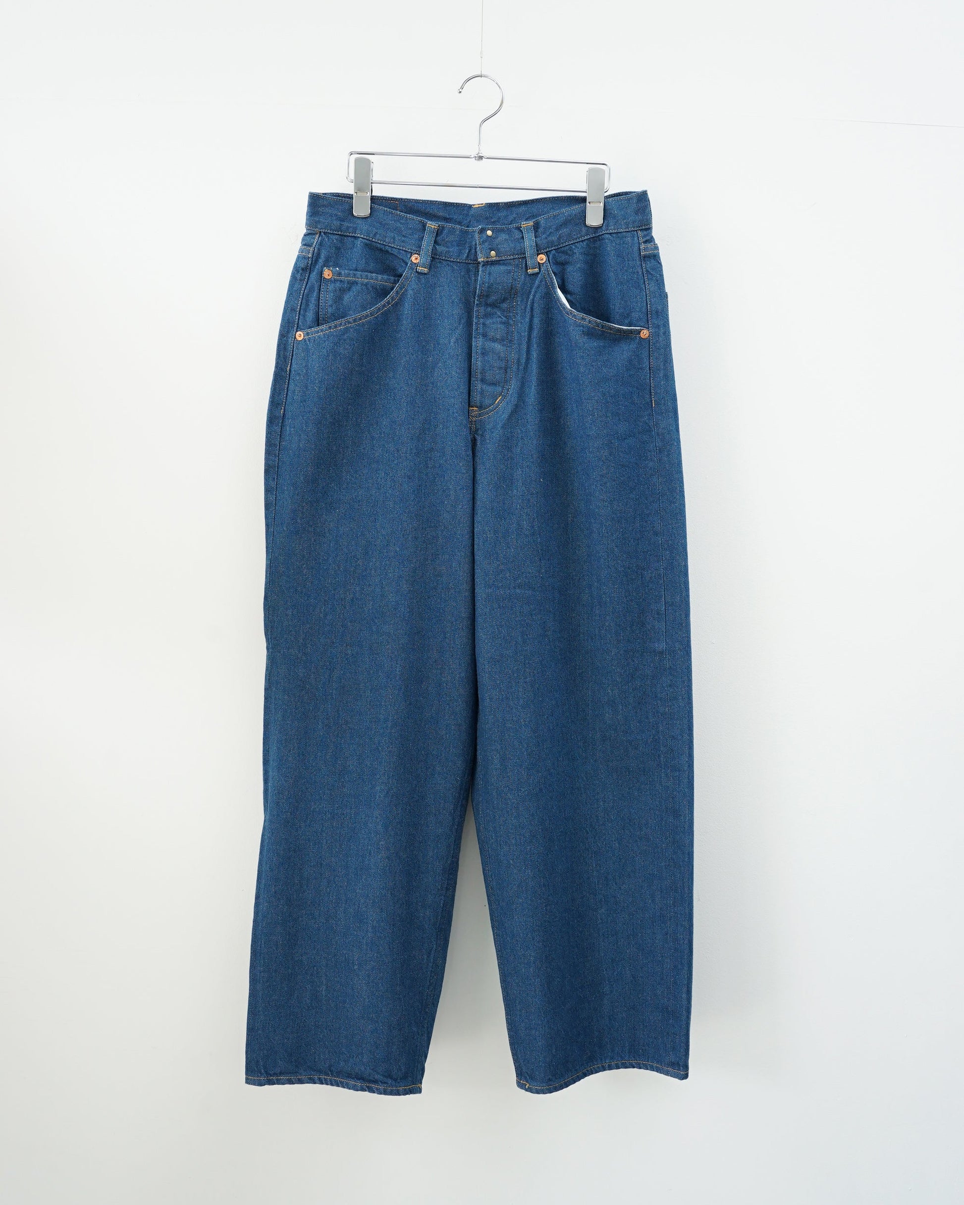 O-ブルーデニムパンツの正面