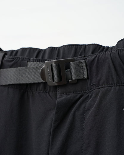 and wander　light w cloth wide pants（black）。ベルトのバックルパーツ。