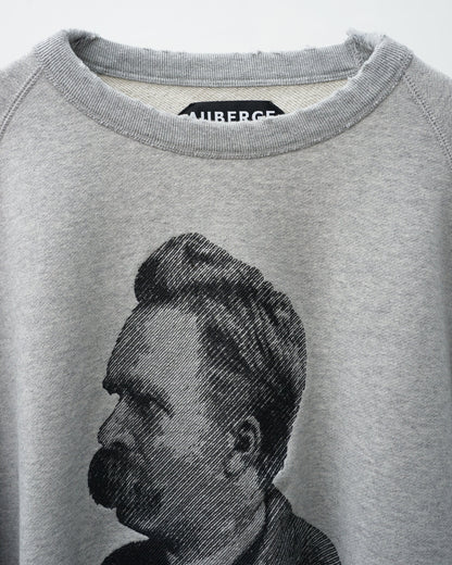 AUBERGE　オーベルジュ　NIETZSCHE 　刺繍スエット　ネックのダメージ部分　正面