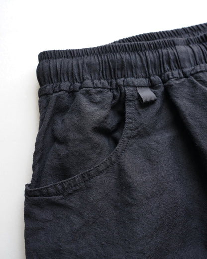 イージーパンツ　生地アップ　ブラック