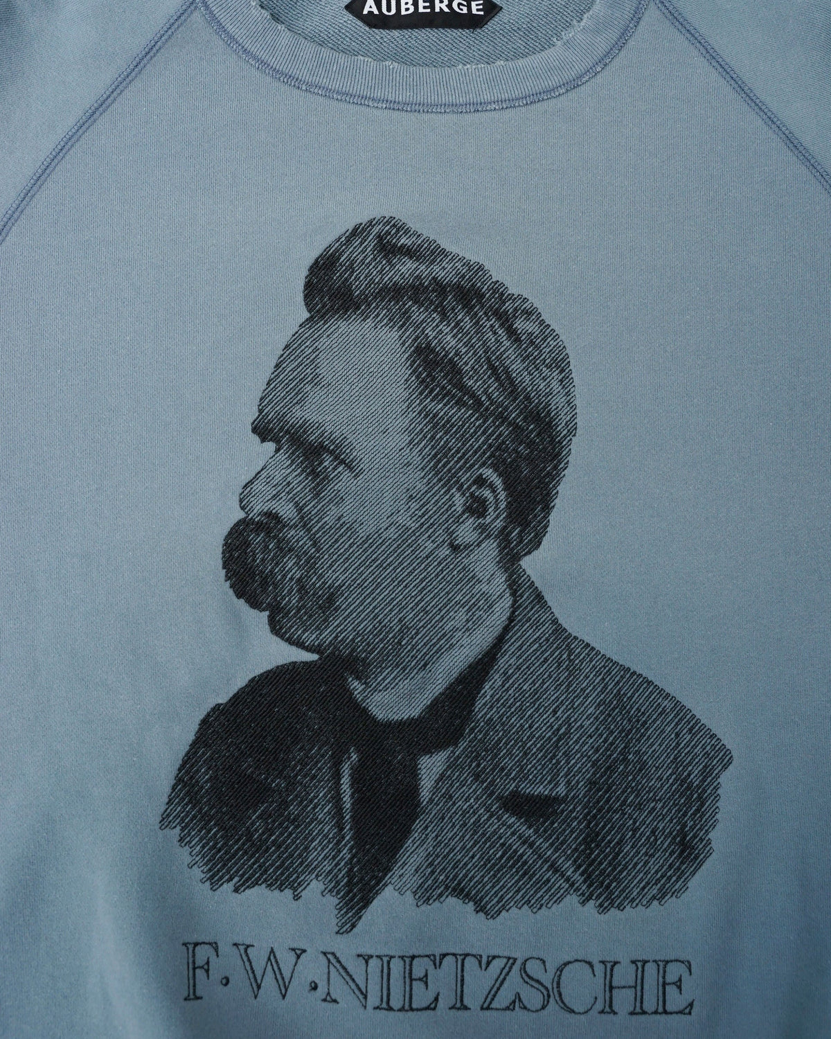 AUBERGE オーベルジュ　NIETZSCHE　刺繍スエット　刺繍部分
