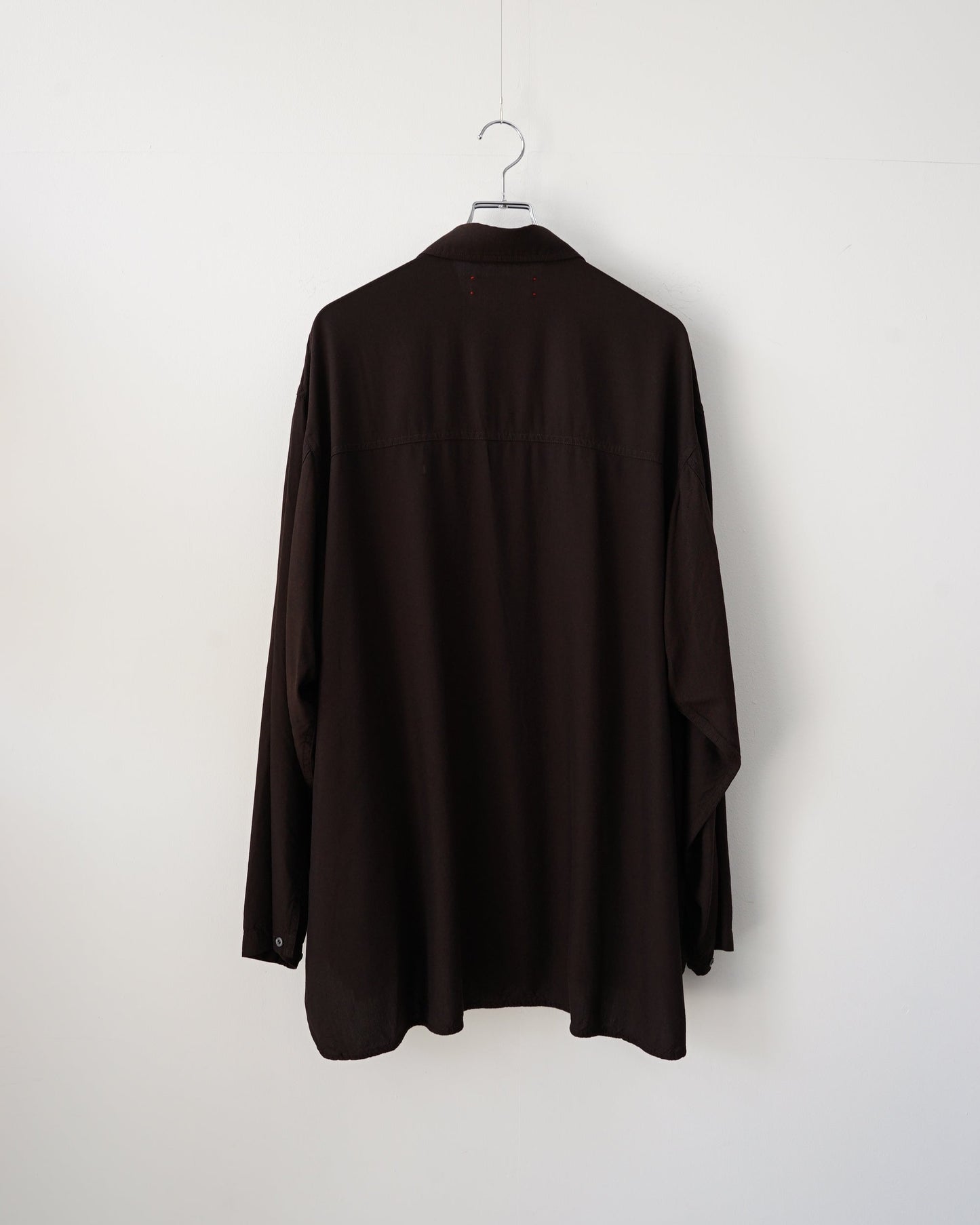 ルーズシャツ　背面　シルエット　メンズ