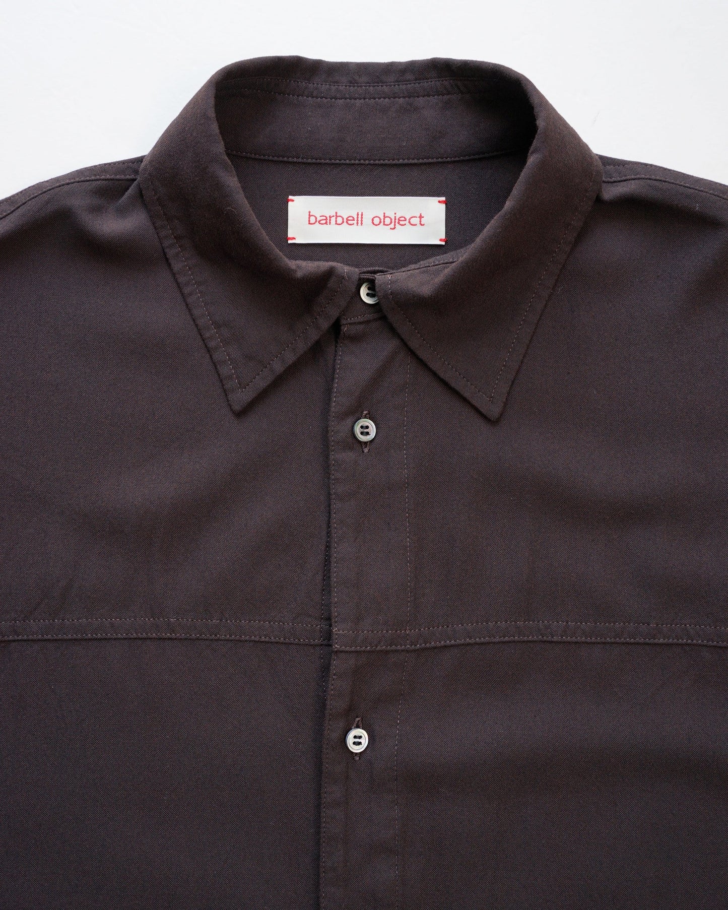 ルーズシャツ　襟部分　ディテール