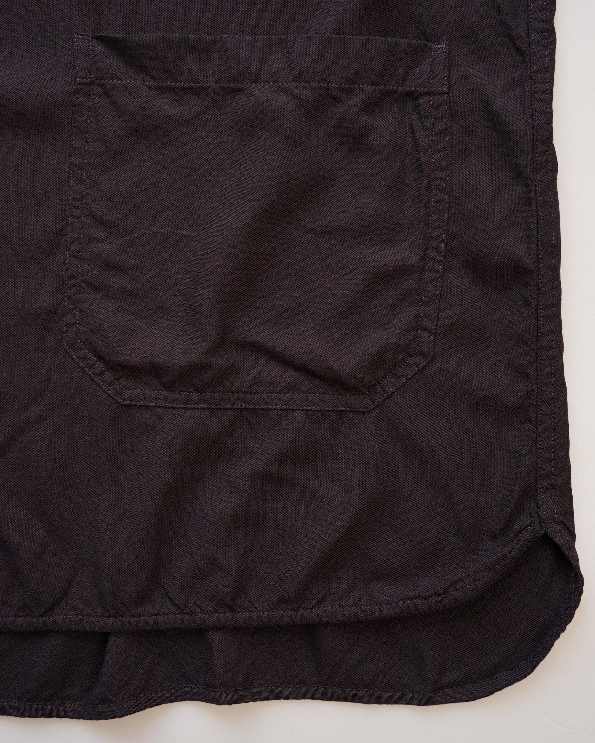 ルーズシャツ　ポケット部分　ブラウン　