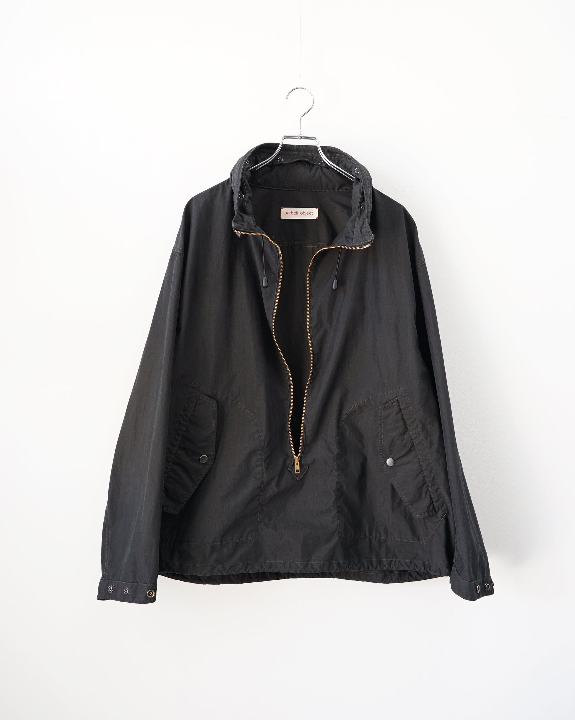 プルオーバーブルゾン　ファスナーを開けた状態　正面