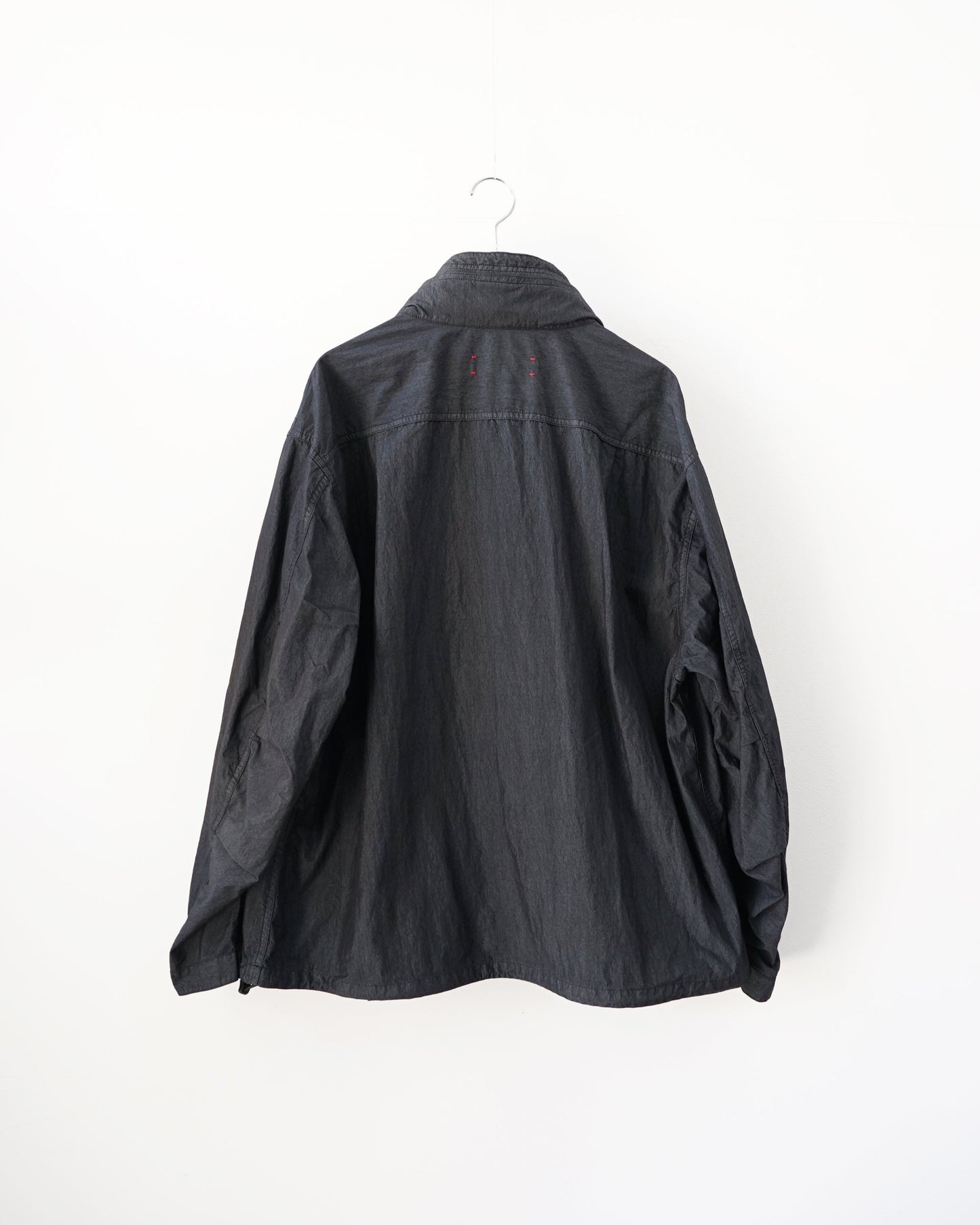 プルオーバーブルゾン　背面　ブラック