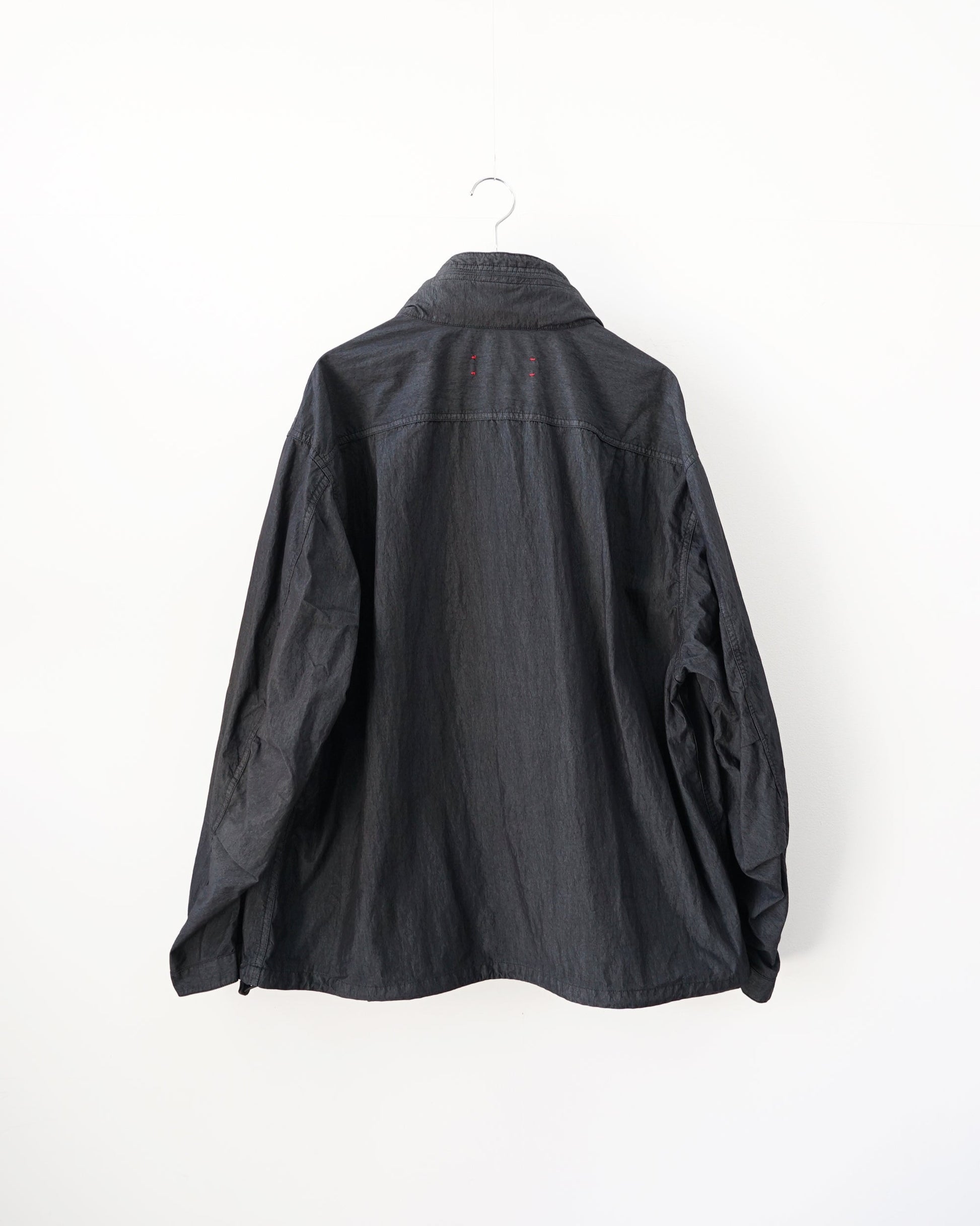 プルオーバーブルゾン　背面　ブラック