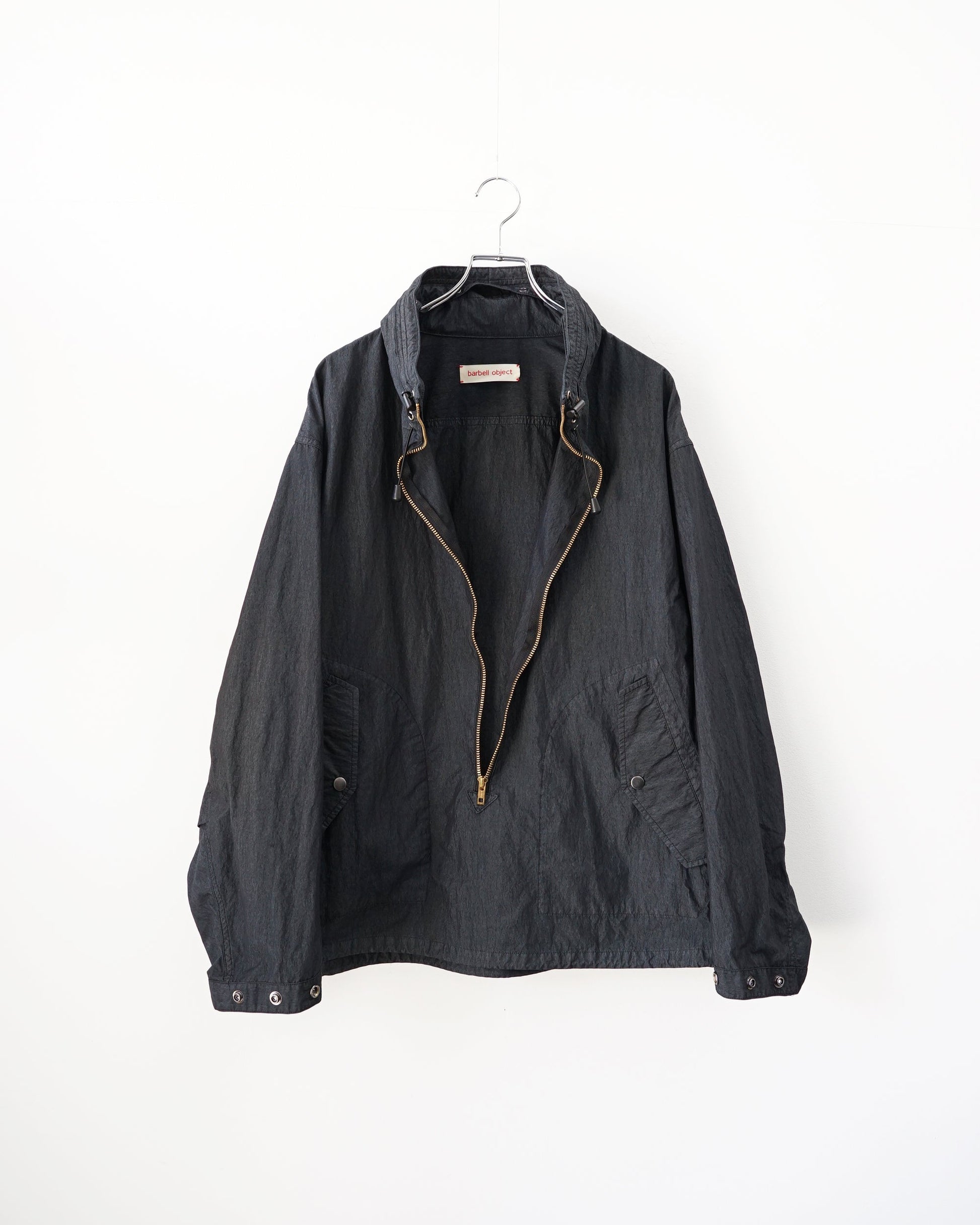 プルオーバーブルゾン　ファスナーを開けた状態　デザイン