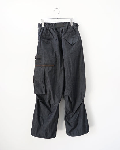 サルエルオーバーパンツ　背面　ブラック