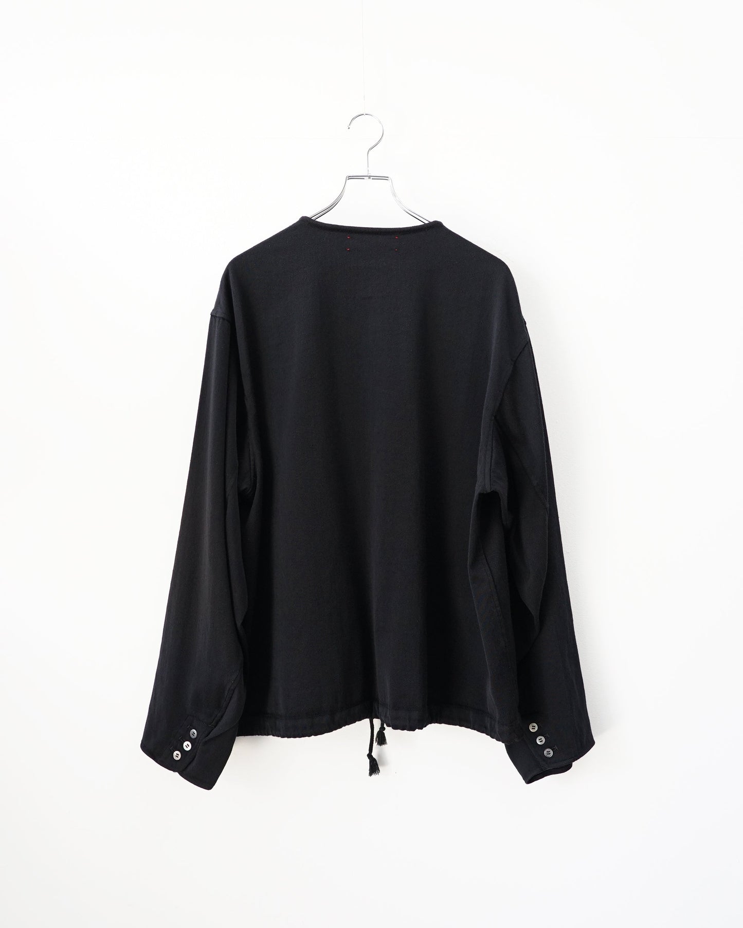 ミッドレイヤーブルゾン　背面　ブラック