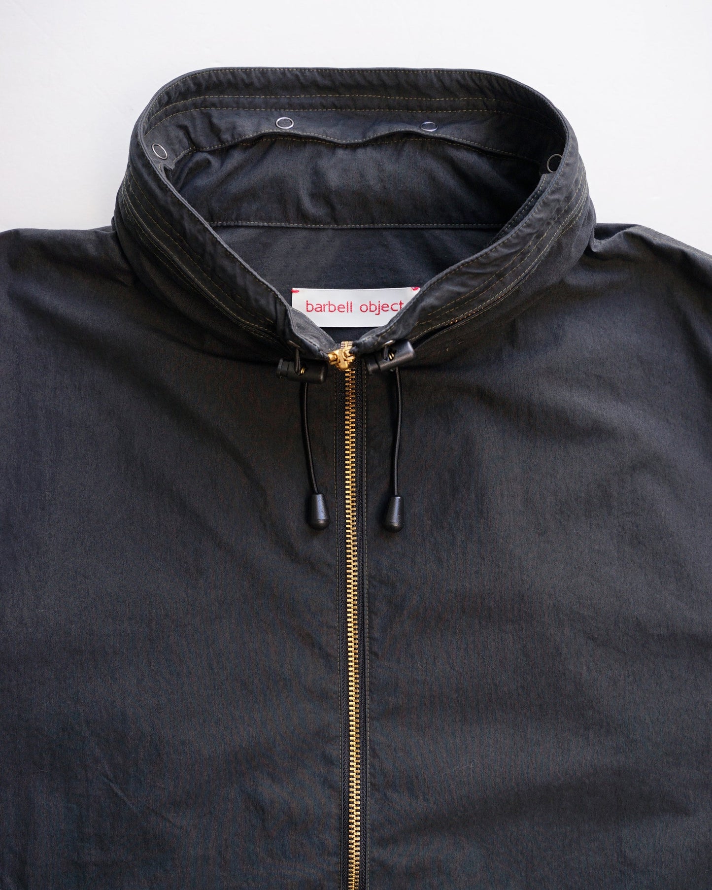 プルオーバーブルゾン　ジップ　デザイン　ディテール