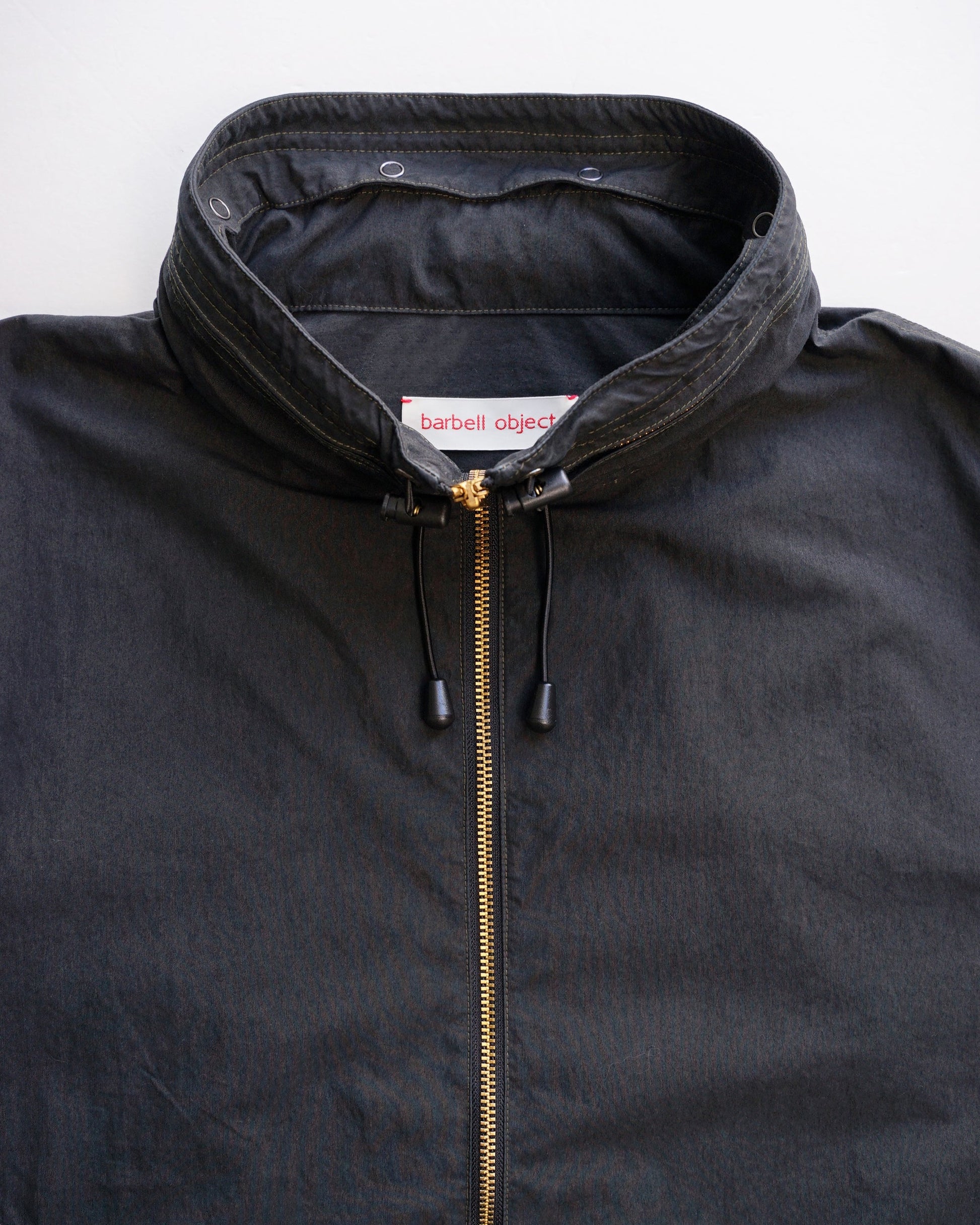 プルオーバーブルゾン　ジップ　デザイン　ディテール