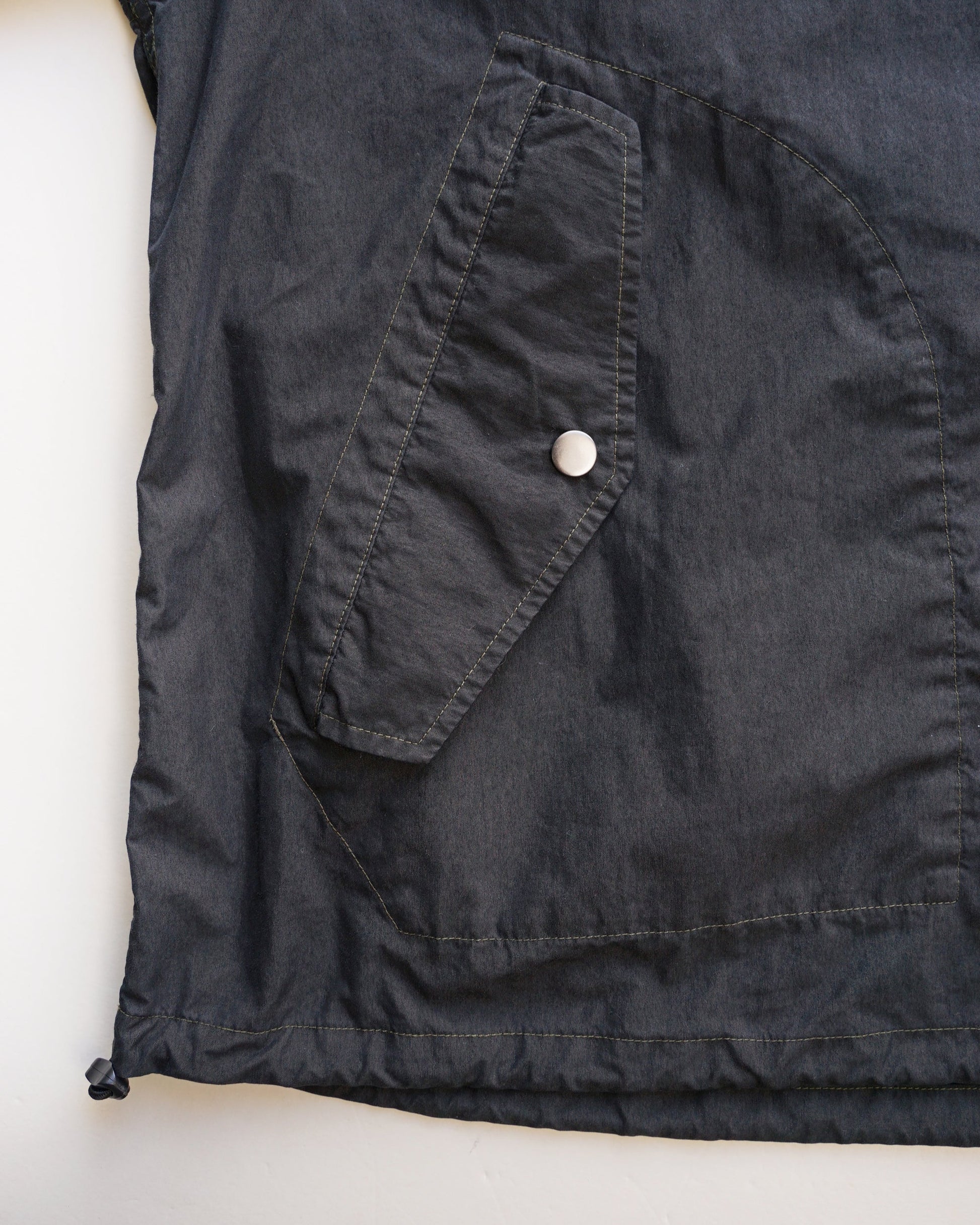 プルオーバーブルゾン　ポケット部分　ディテール　前面