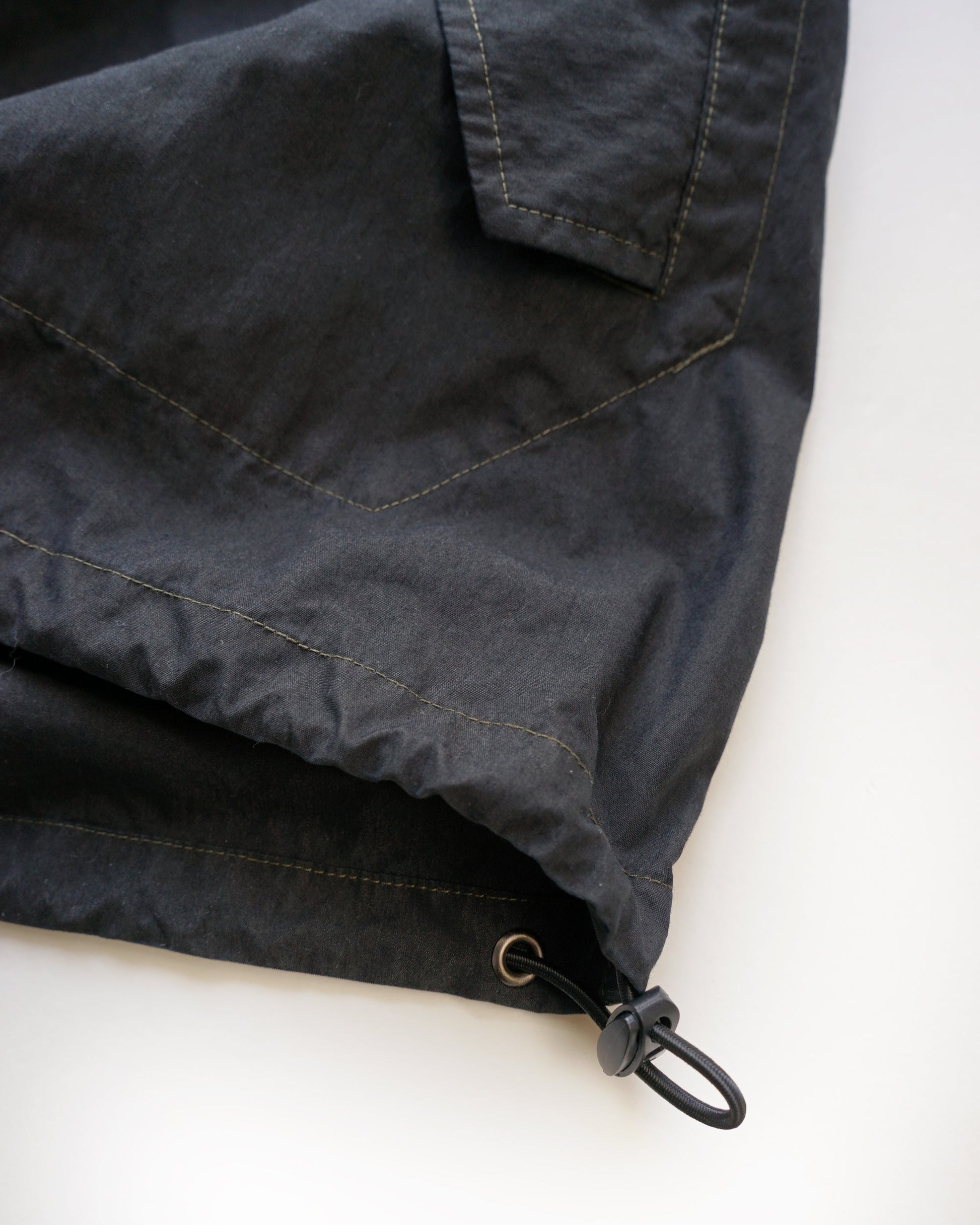 プルオーバーブルゾン　裾口ドローコード