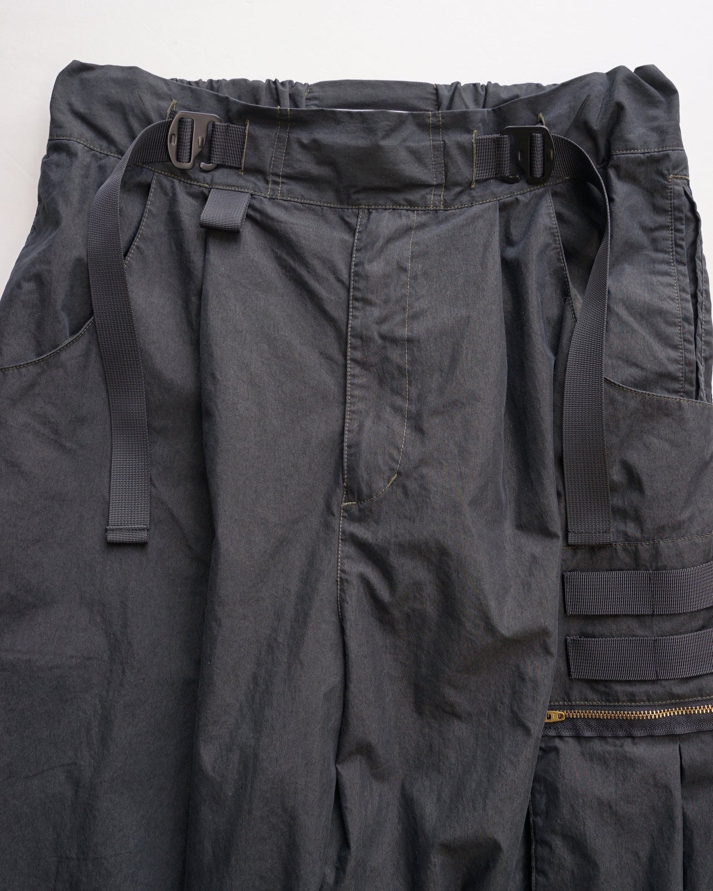 サルエルオーバーパンツ　ウエスト部分　ブラックオリーブ　