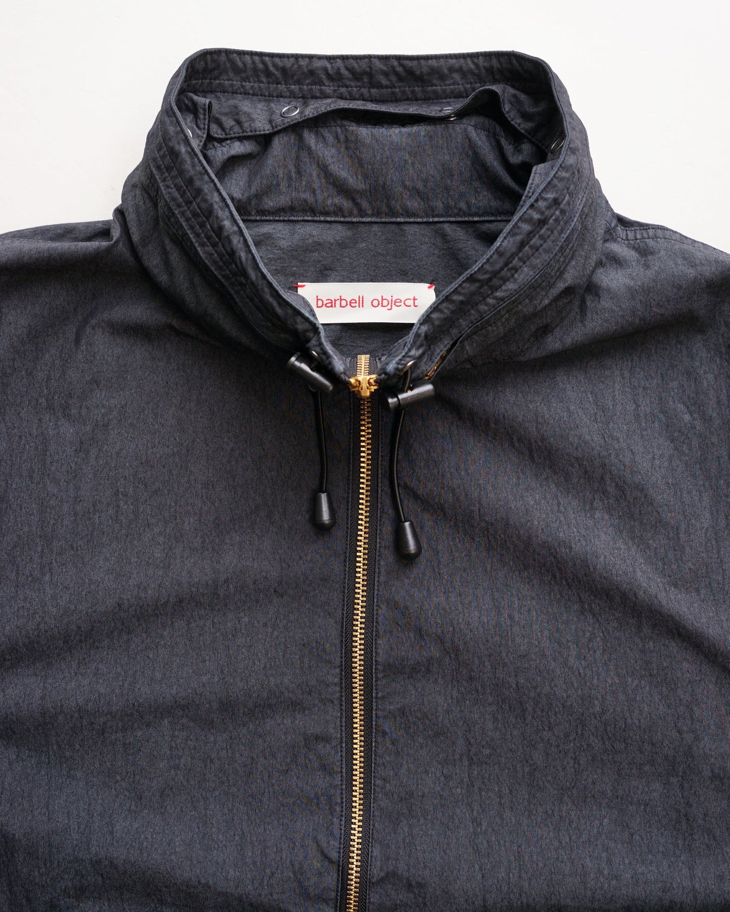プルオーバーブルゾン　ジップ部分　ブラック