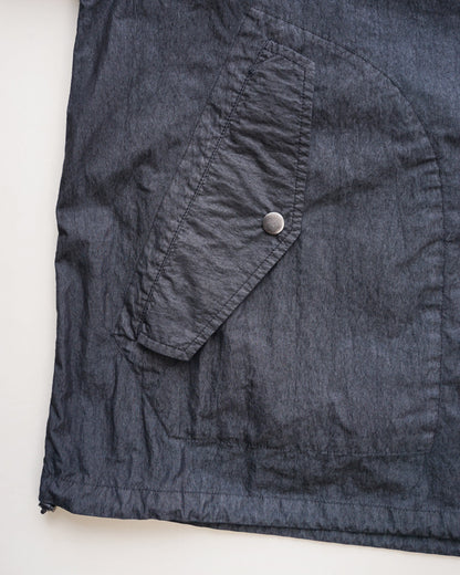 プルオーバーブルゾン　ポケット部分　ブラック