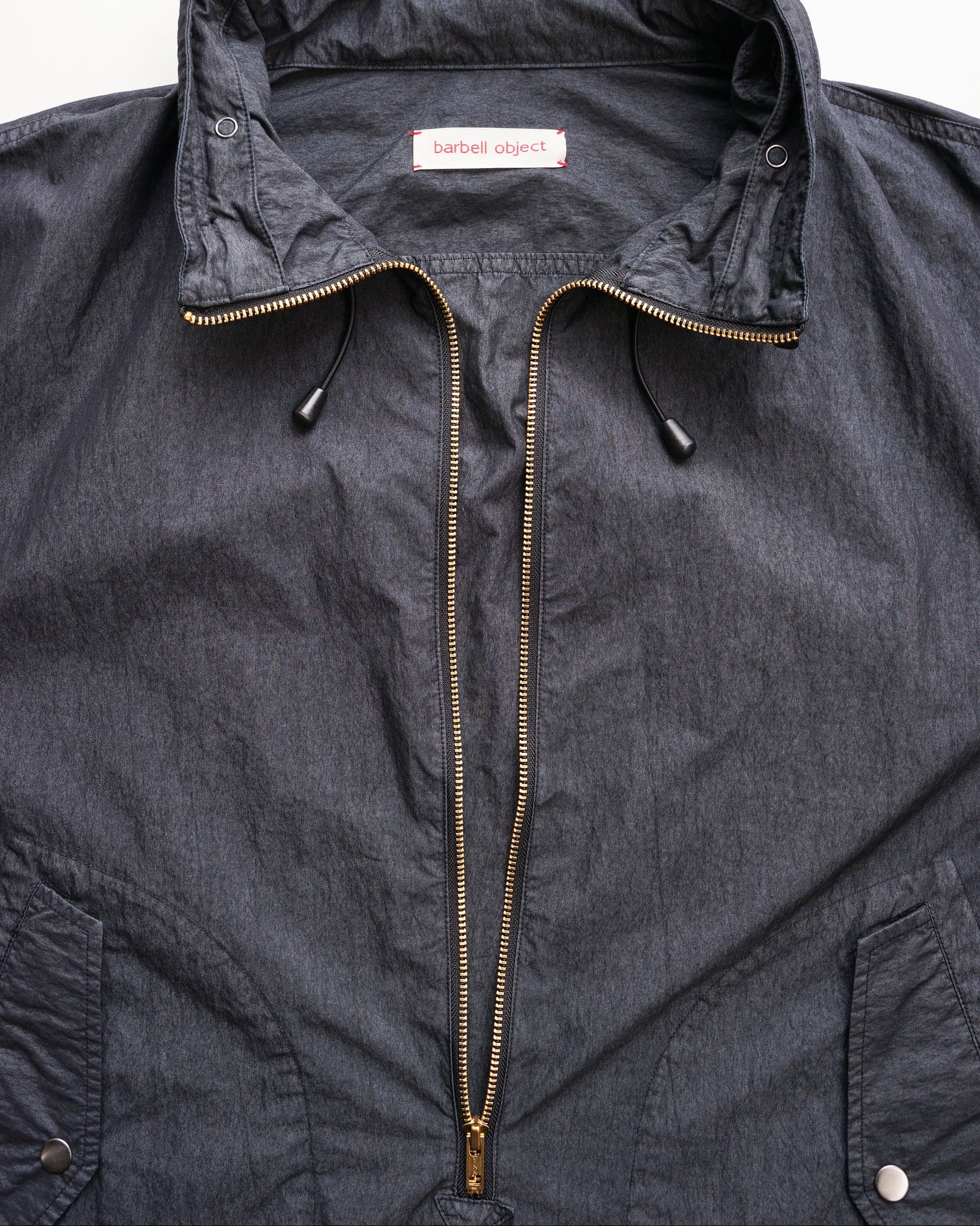 プルオーバーブルゾン　ファスナーを開けた状態　ディテール