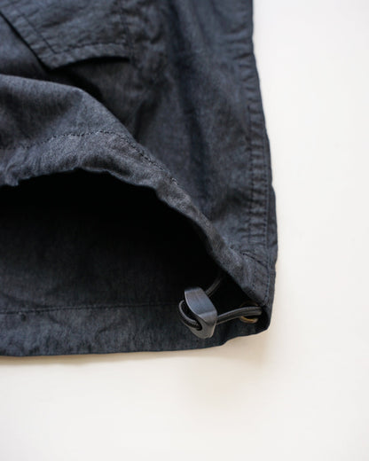 プルオーバーブルゾン　裾　ドローコード部分　ブラック