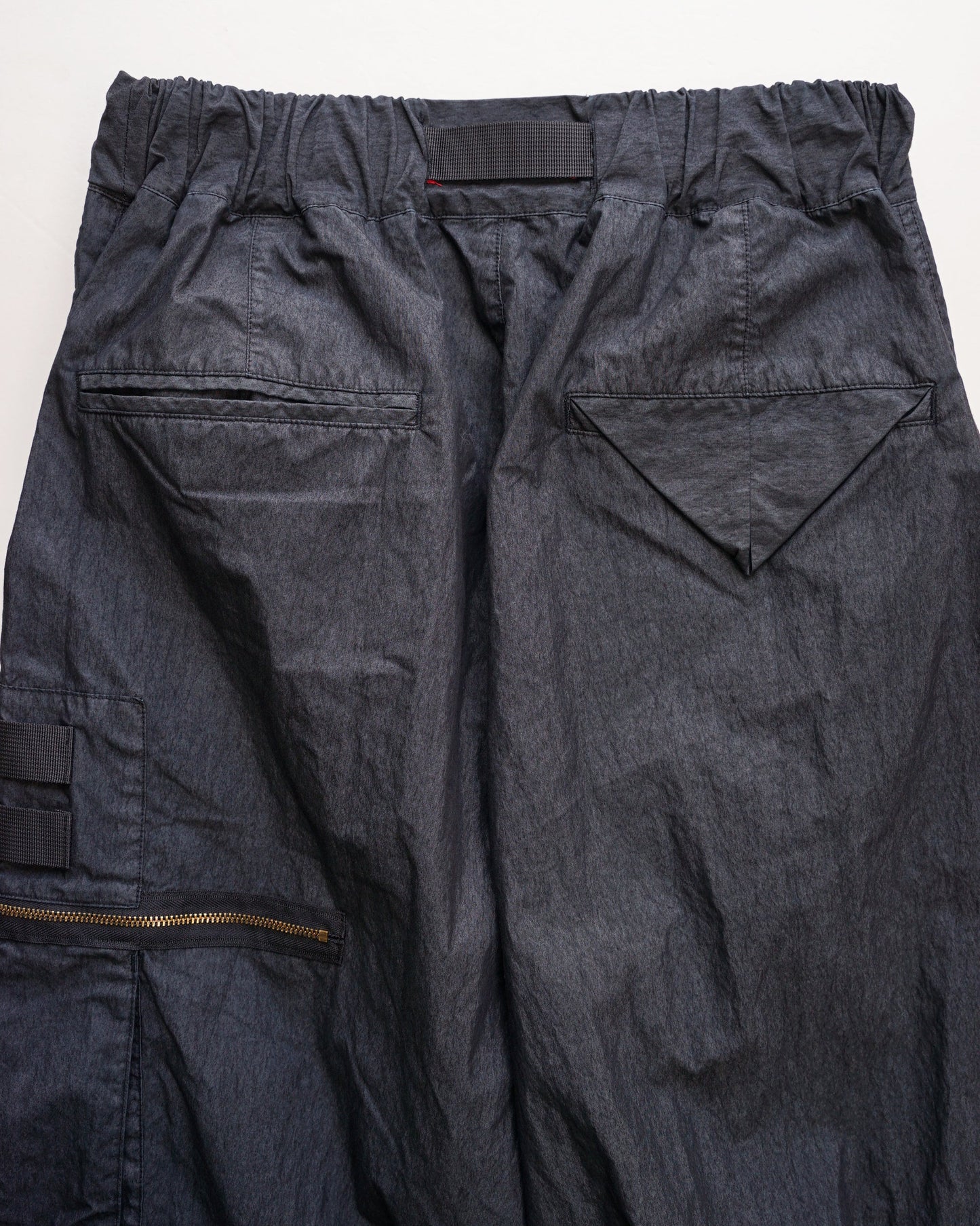 サルエルオーバーパンツ　背面ポケット　ディテール