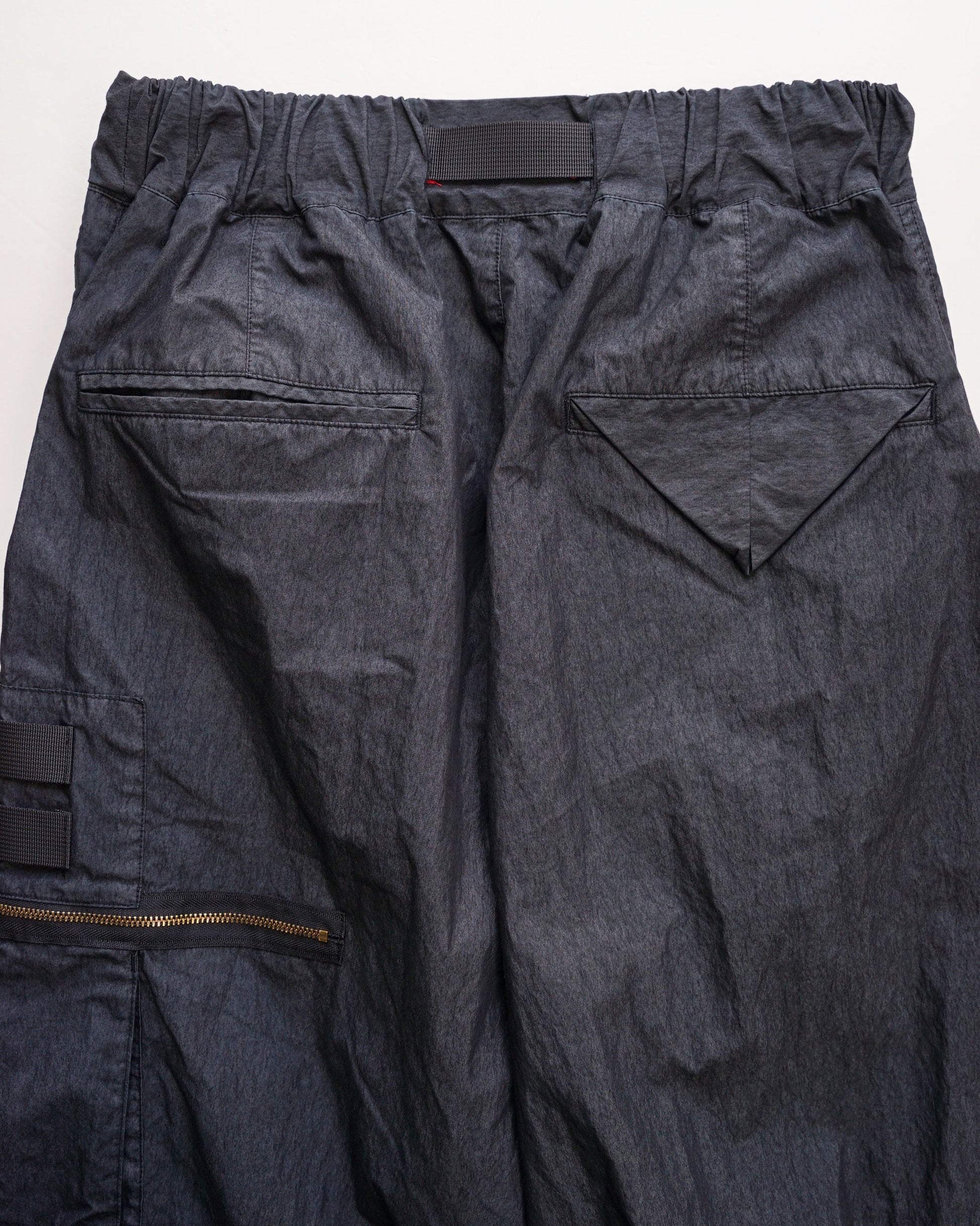 サルエルオーバーパンツ　背面ポケット　ディテール