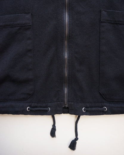 ミッドレイヤーブルゾン　裾口　コード部分