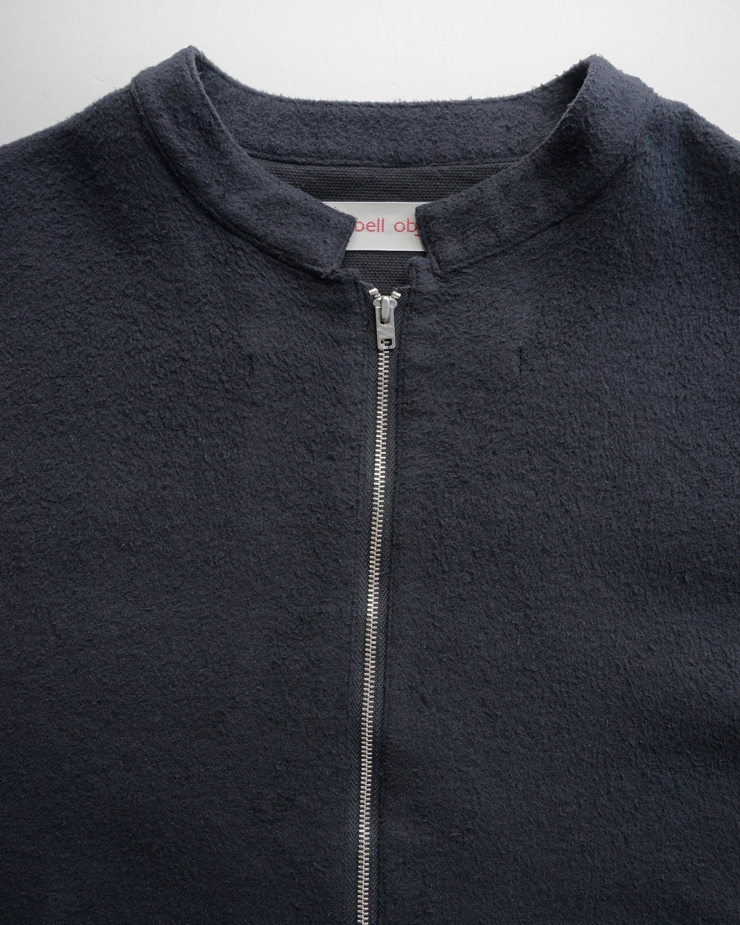 ベルテッドシャツ　ジップのディテール