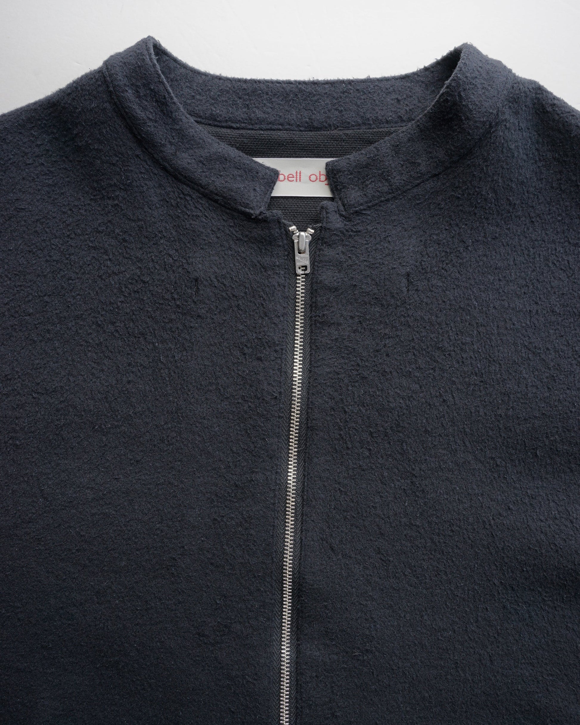 ベルテッドシャツ　ジップのディテール