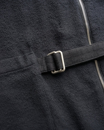 ベルテッドシャツ　ベルトバックル　ディテール