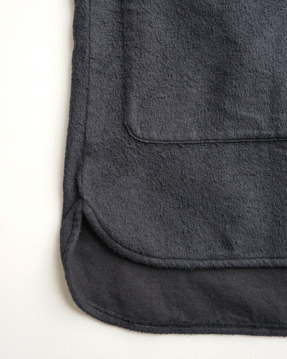 ベルテッドシャツ　裾のラウンド