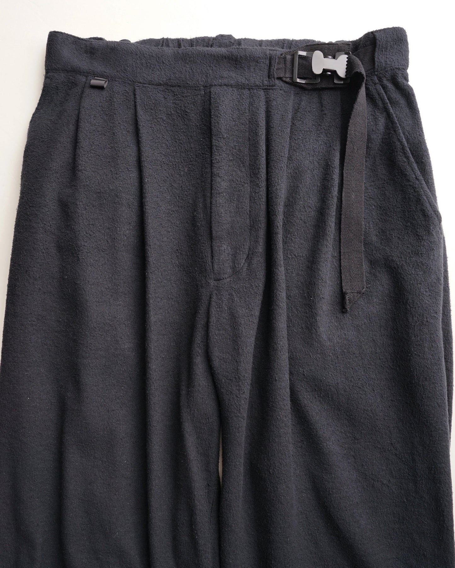 クリップパンツ　ウエスト部分　ブラック