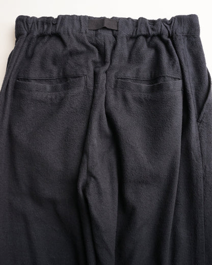 クリップパンツ　背面　ポケット部分　ブラック