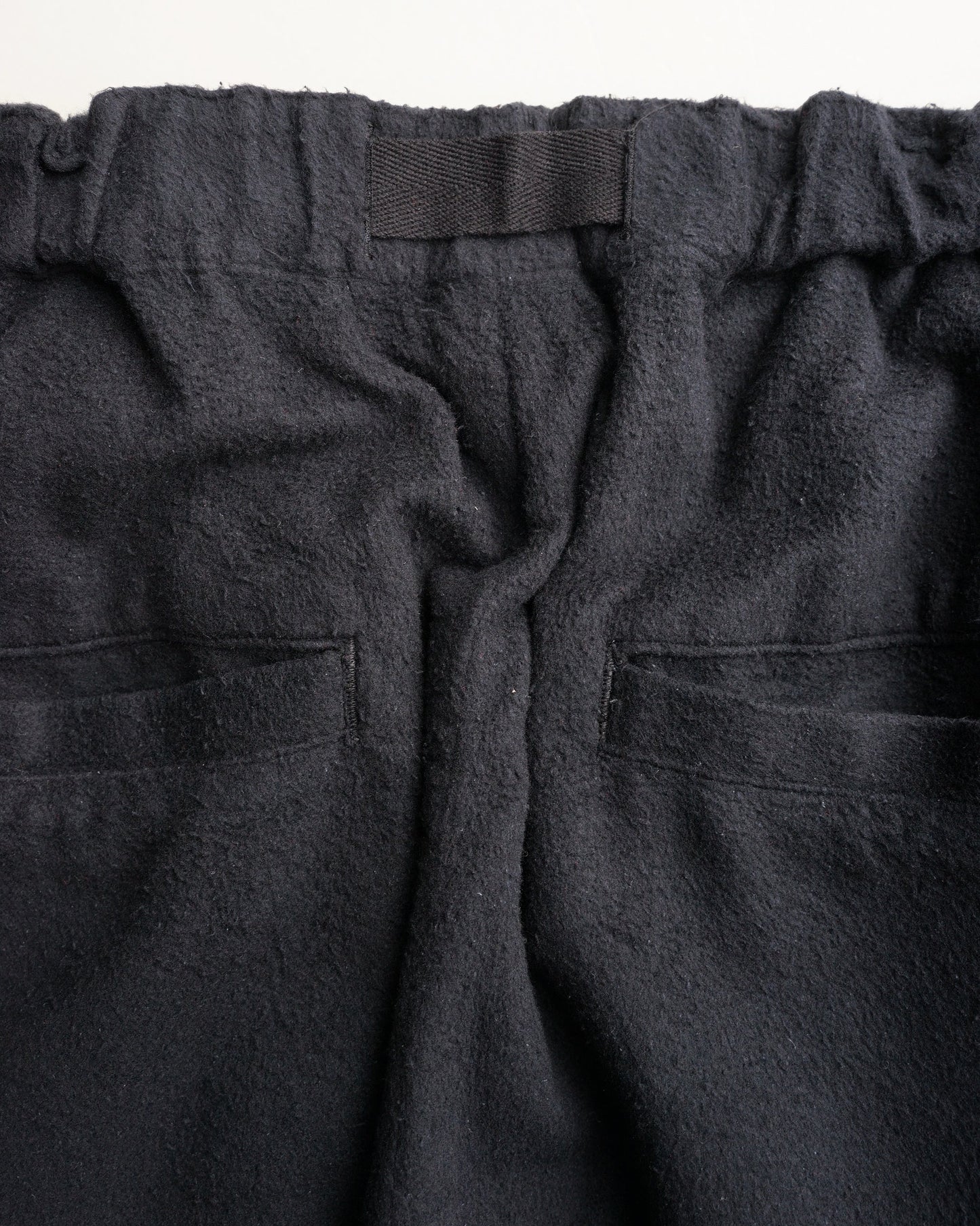 クリップパンツ　背面　ベルト部分