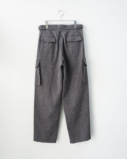 クロスタックカーゴ　背面　ブラックネイビー