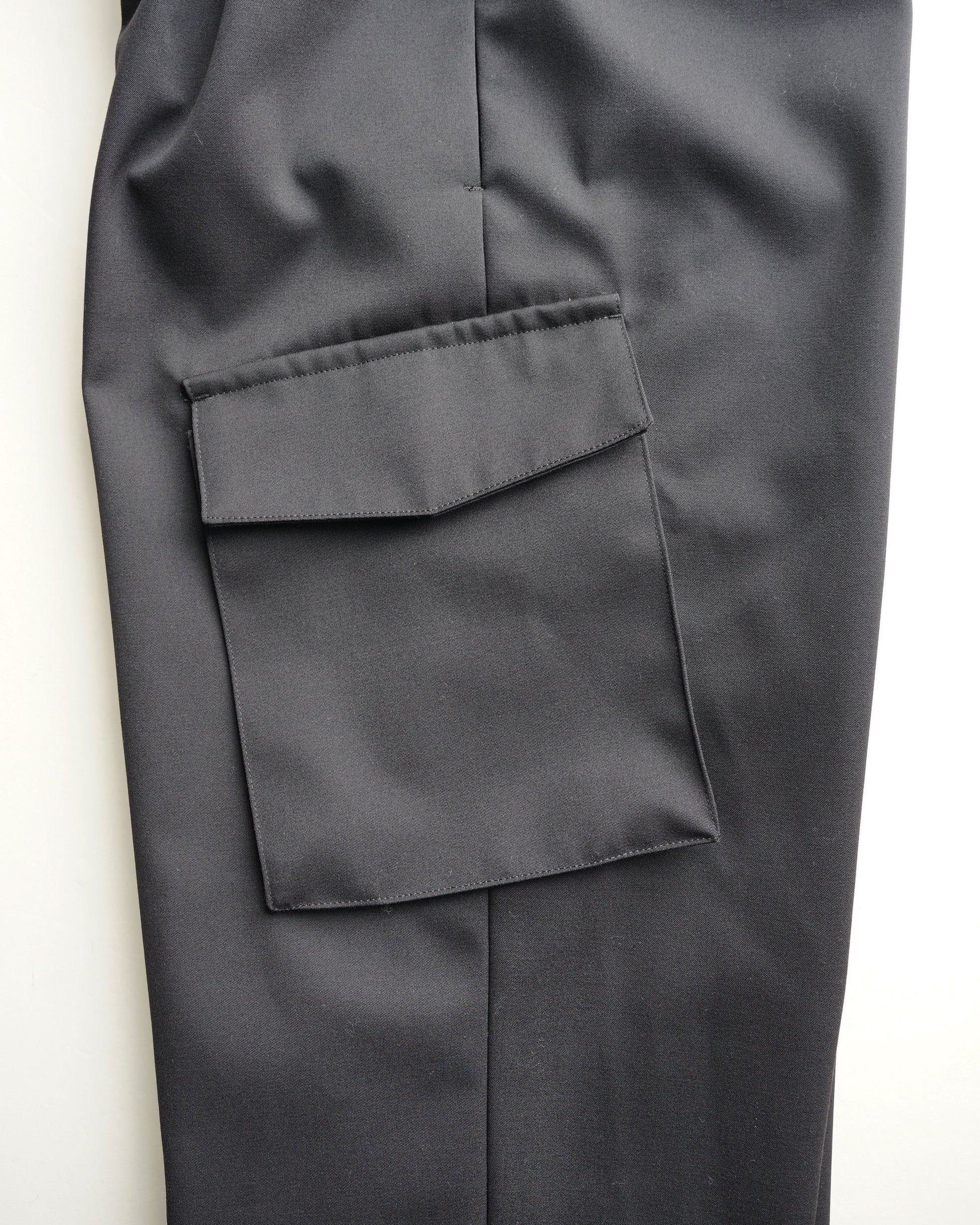 クロスタックカーゴ　ブラック　側面　ポケット部分