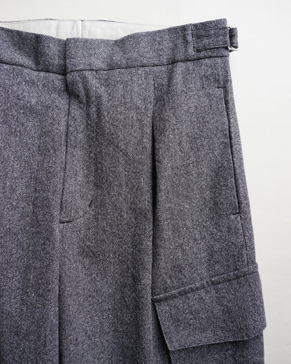 クロスタックカーゴ　背面　ブラックネイビー　タック部分