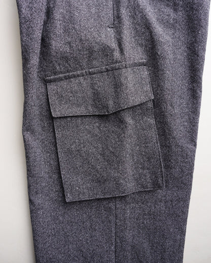 クロスタックカーゴ　側面　ポケット部分　
ブラックネイビー