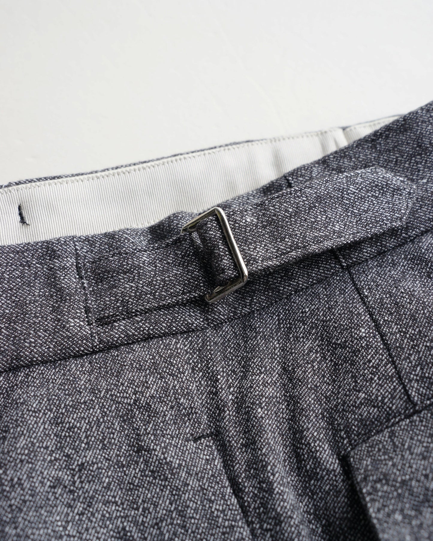 クロスタックカーゴ　サイドアジャスター部分　ブラックネイビー